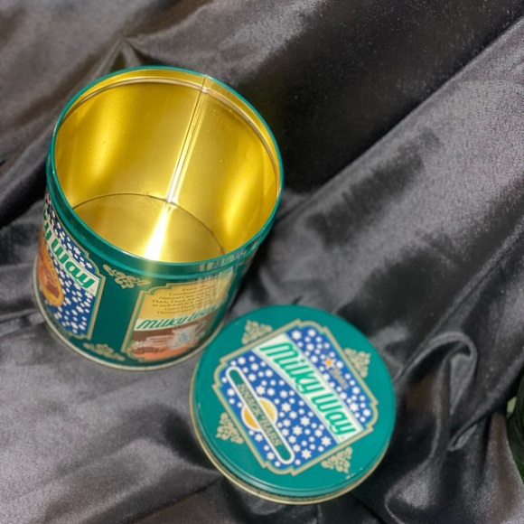 Vintage Tin, 80s Milky Way Tin with Lid - Picture 7 of 7